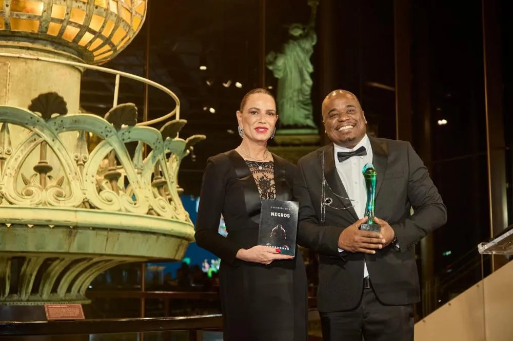 Escritor brasileiro é premiado em Nova York 