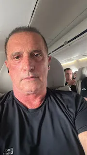 Onyx, ontem, no avião que o levou a Brasília, onde foi tratar de saúde na família.