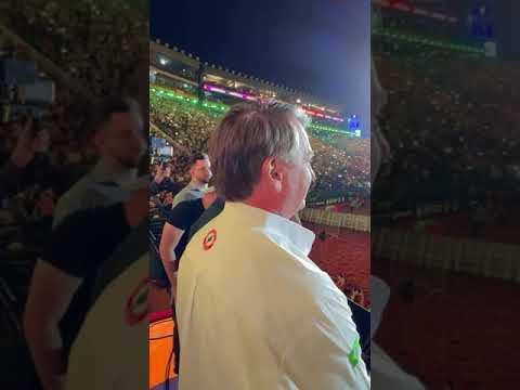 Milhares saúdam Bolsonaro na noite do Peão Boiadeiro, Barretos, SP. Foi sexa-feira.